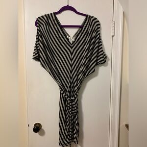 Cute and comfy Max Studio mini with tie. XS